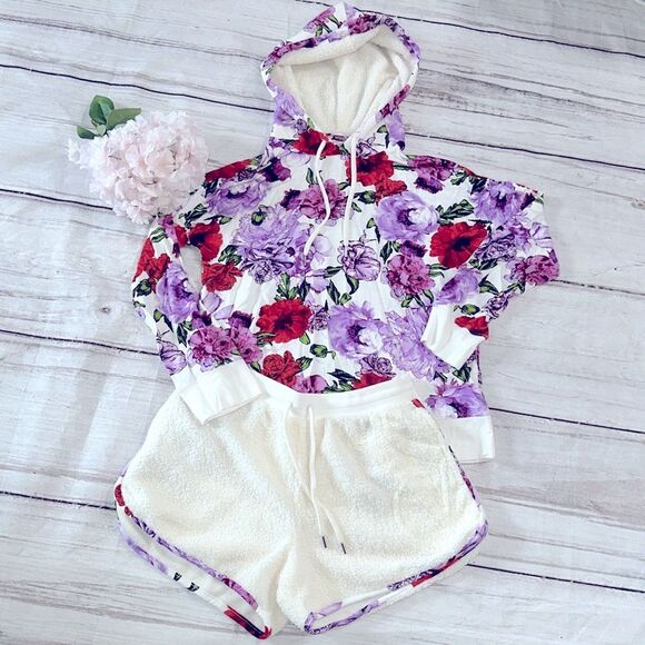 VICTORIA'S SECRET
Modal Terry Hoodie & Short Set with Plush Fleece Trim - Picture 1 of 8